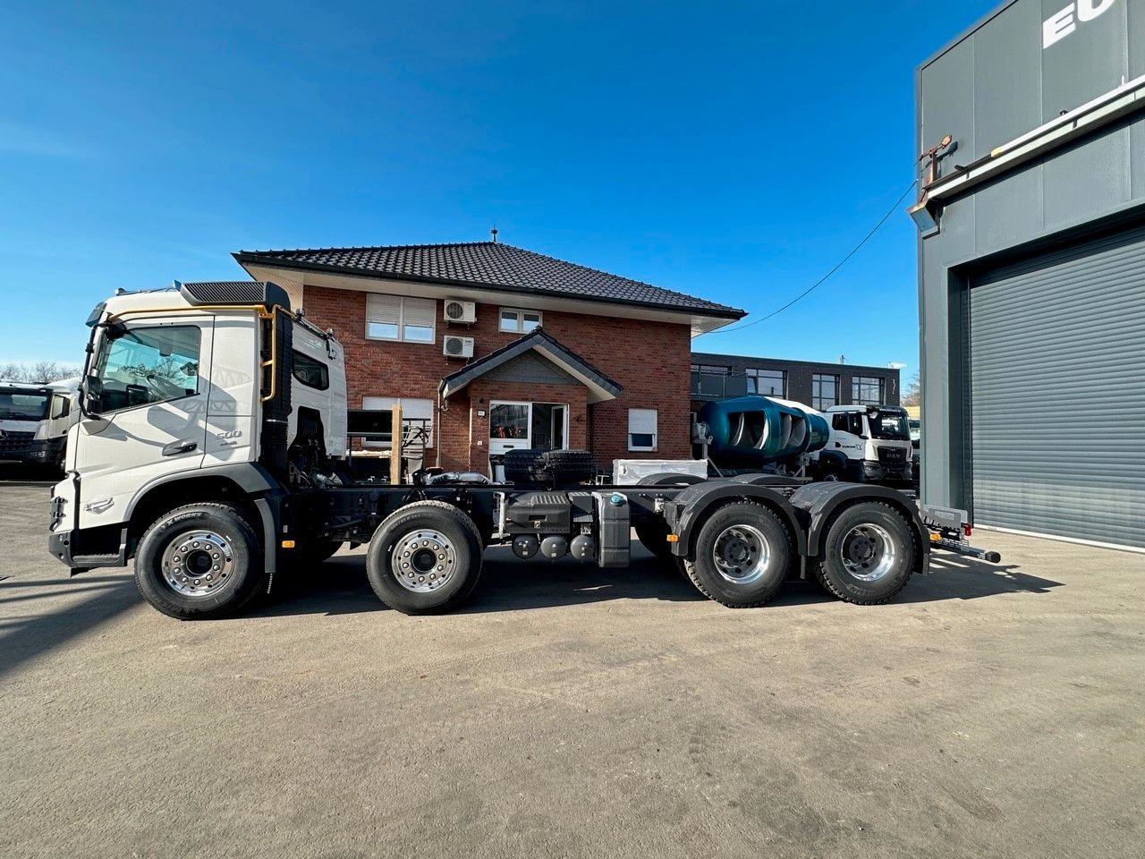 Volvo FMX 500 8x4 - Cab chassis truck: picture 2 Volvo FMX 500 8x4 - Cab chassis truck: picture 2