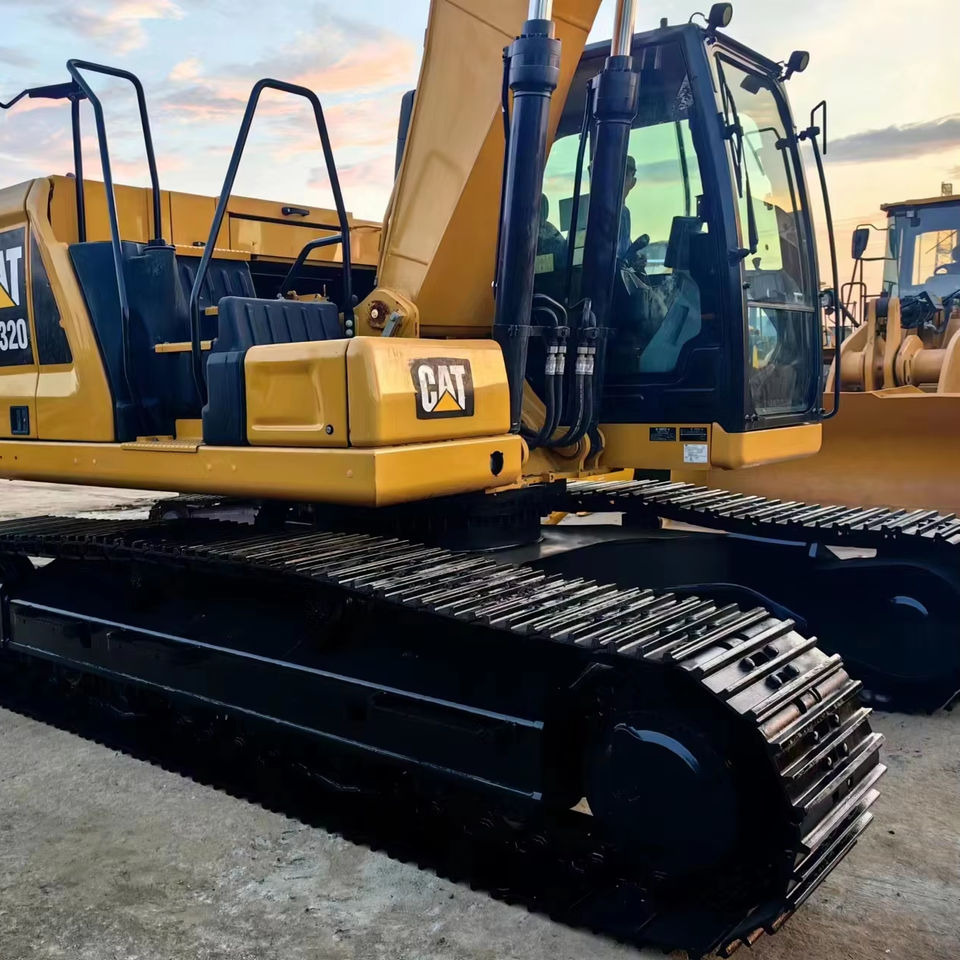 CAT 320 - Crawler excavator: picture 1 CAT 320 - Crawler excavator: picture 1