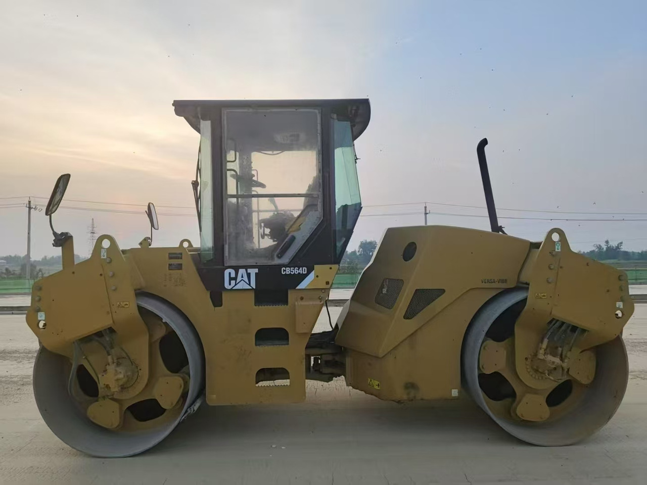 CATERPILLAR CB564D - Roller: picture 2 CATERPILLAR CB564D - Roller: picture 2
