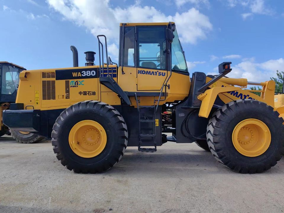 Hot Sale Used Komatsu WA380-6 Wheel Loader Backhoe Loader with Excellent Front Loading Feature - Wheel loader: picture 2 Hot Sale Used Komatsu WA380-6 Wheel Loader Backhoe Loader with Excellent Front Loading Feature - Wheel loader: picture 2