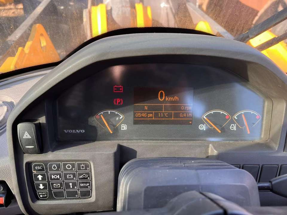 Used Volvo L120GZ 6 Ton Capacity Wheel Loader Available for Sale - Wheel loader: picture 5 Used Volvo L120GZ 6 Ton Capacity Wheel Loader Available for Sale - Wheel loader: picture 5