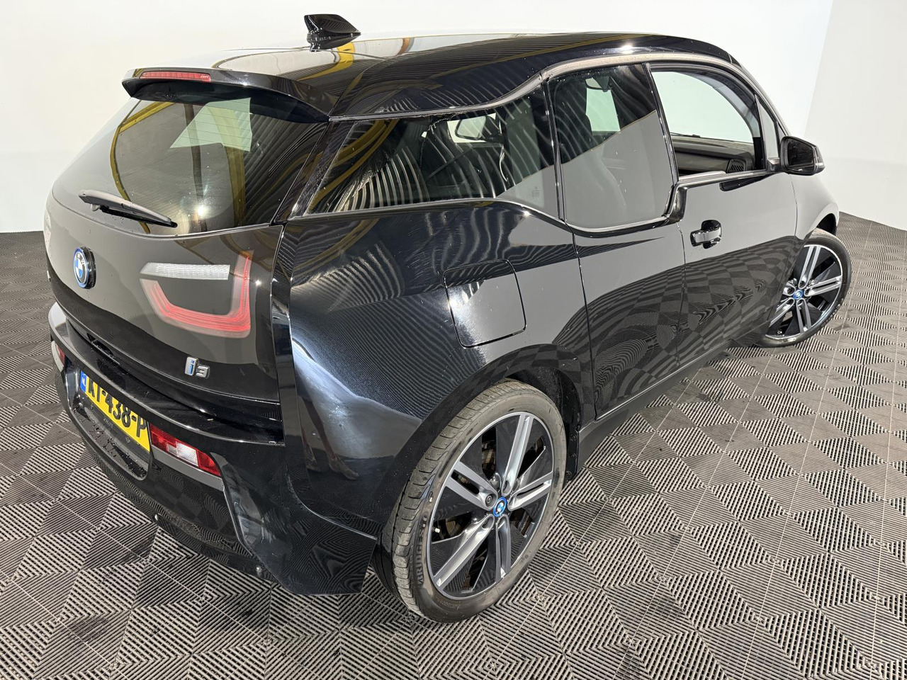 BMW i3 Basis 94Ah 33 kWh | 2017 | 226.715 km | KT-438-P - Hatchback: picture 5 BMW i3 Basis 94Ah 33 kWh | 2017 | 226.715 km | KT-438-P - Hatchback: picture 5
