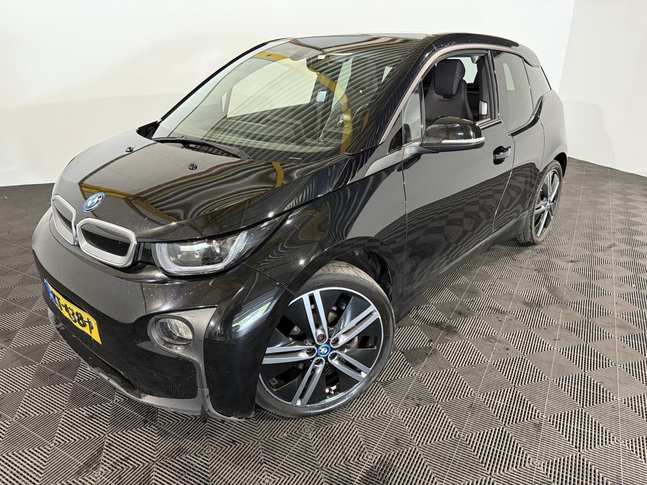 BMW i3 Basis 94Ah 33 kWh | 2017 | 226.715 km | KT-438-P - Hatchback: picture 1 BMW i3 Basis 94Ah 33 kWh | 2017 | 226.715 km | KT-438-P - Hatchback: picture 1