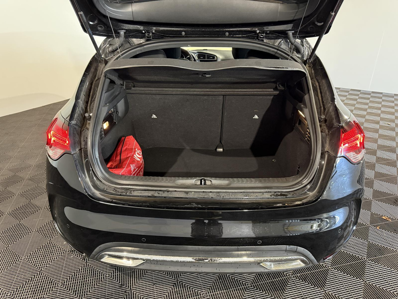 DS 4 1.2 PureTech Business | 2016 | 154.325 km | JN-710-B - Hatchback: picture 2 DS 4 1.2 PureTech Business | 2016 | 154.325 km | JN-710-B - Hatchback: picture 2