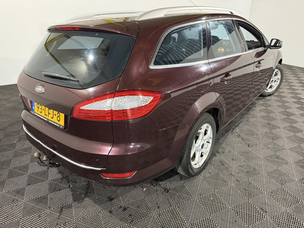 Ford | Mondeo Wagon | 2.0-16V Limited | 2010 | 193.300 km | 93LFJ8 | Logisch - Car: picture 2 Ford | Mondeo Wagon | 2.0-16V Limited | 2010 | 193.300 km | 93LFJ8 | Logisch - Car: picture 2