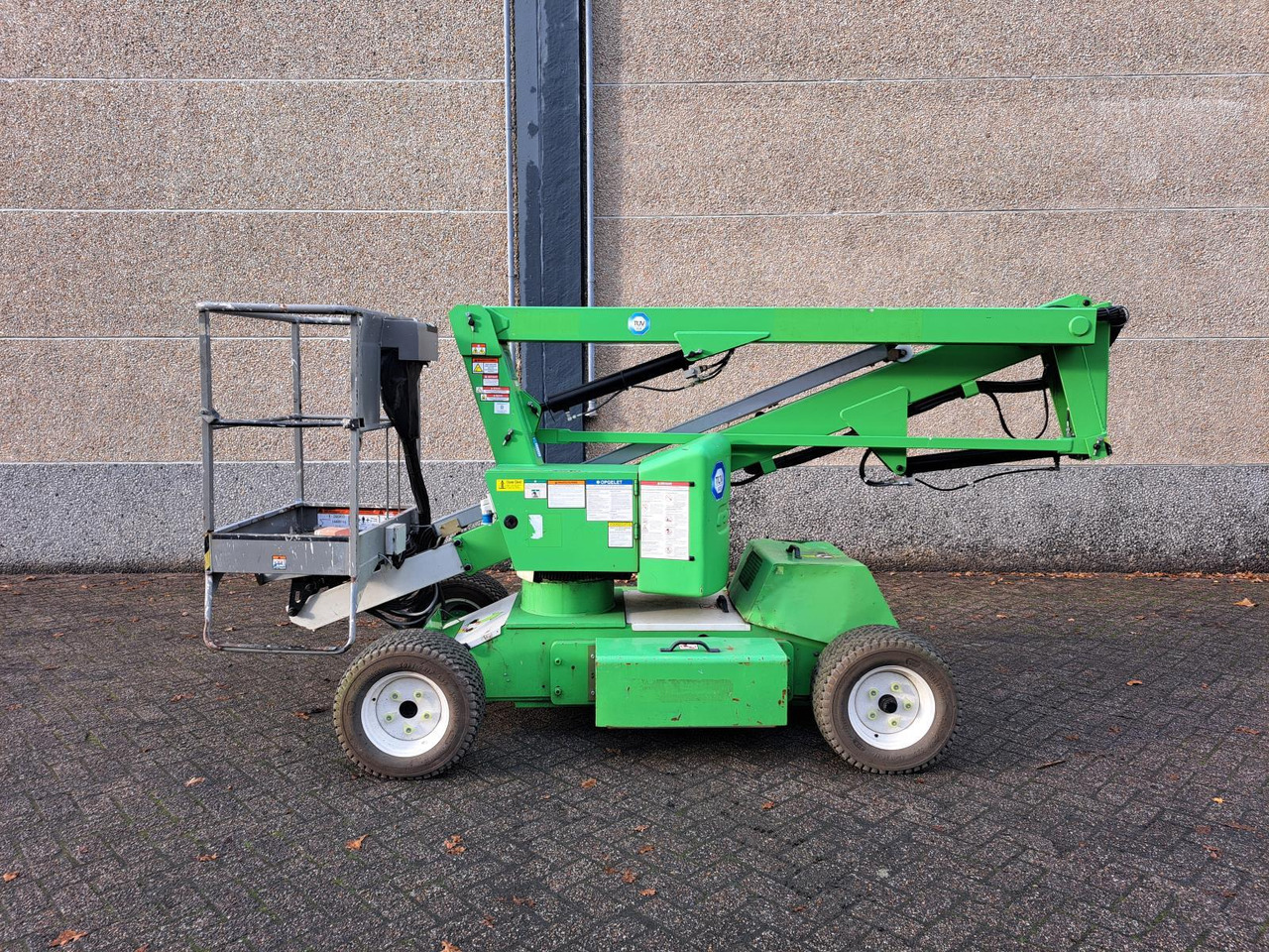 Niftylift HR12 Telescoophoogwerker DE Bi-Energy/Hybride 2WD 12m 2017 - Aerial platform: picture 4 Niftylift HR12 Telescoophoogwerker DE Bi-Energy/Hybride 2WD 12m 2017 - Aerial platform: picture 4