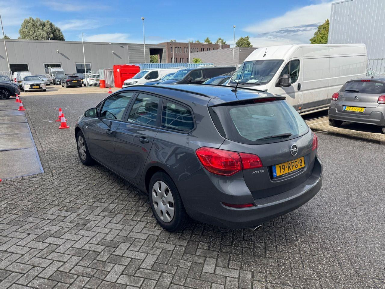 Opel Astra Sports Tourer 1.4 Turbo Edition | 2011 | 251.699 km | 19RFG8 | NAP: Logisch - Car: picture 3 Opel Astra Sports Tourer 1.4 Turbo Edition | 2011 | 251.699 km | 19RFG8 | NAP: Logisch - Car: picture 3