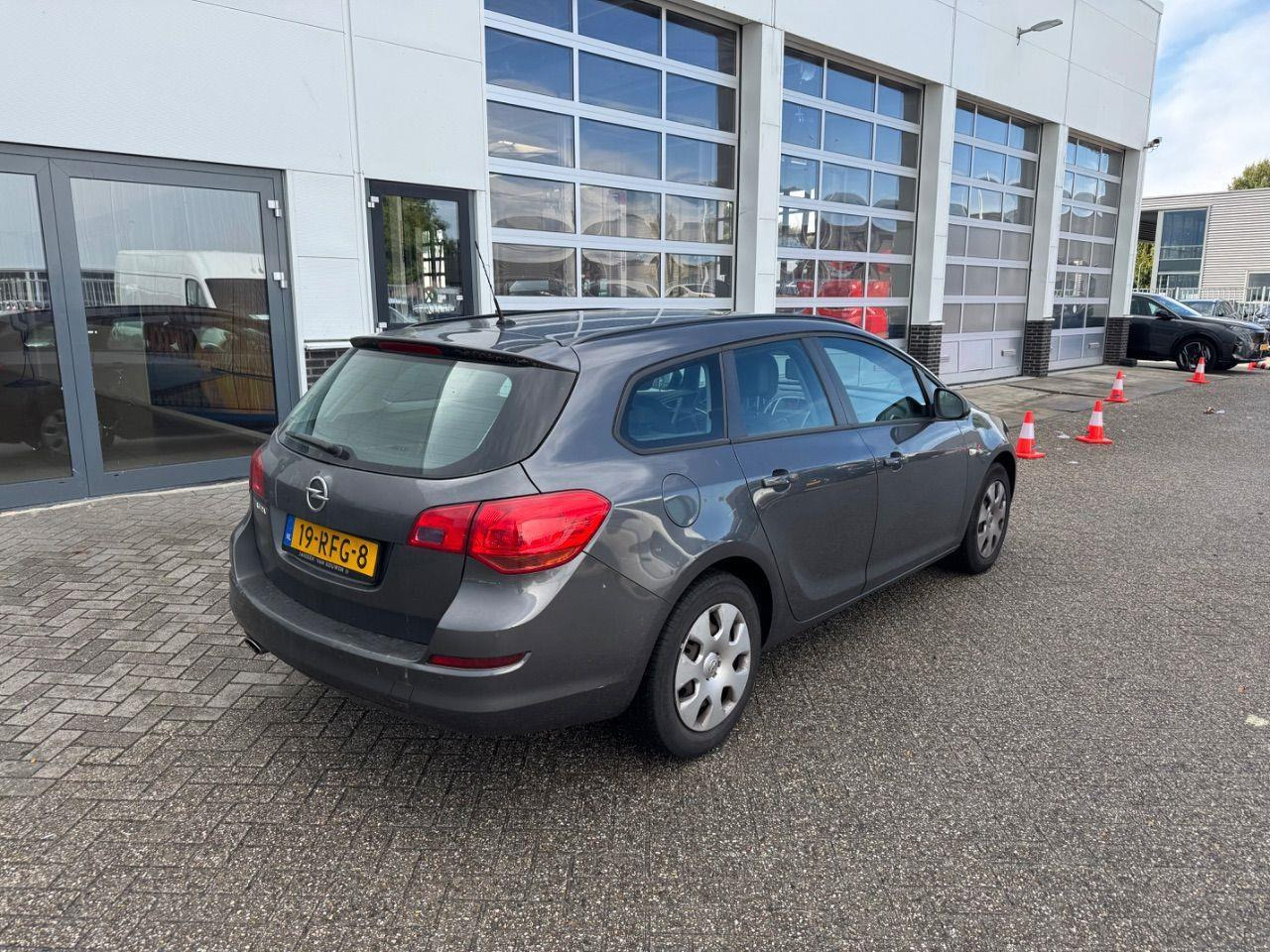 Opel Astra Sports Tourer 1.4 Turbo Edition | 2011 | 251.699 km | 19RFG8 | NAP: Logisch - Car: picture 4 Opel Astra Sports Tourer 1.4 Turbo Edition | 2011 | 251.699 km | 19RFG8 | NAP: Logisch - Car: picture 4