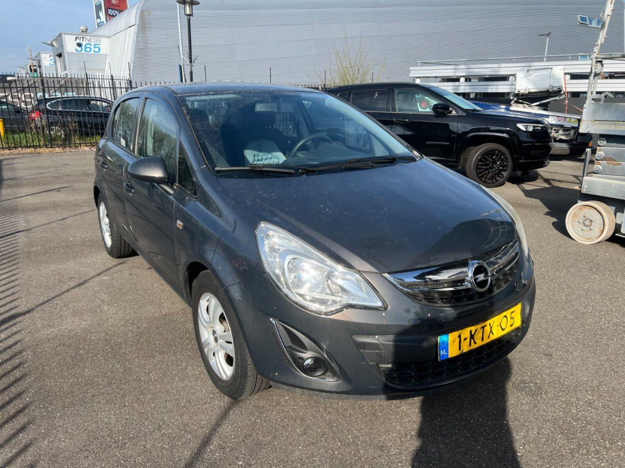 Opel Corsa 1.2 - 16V Design Edition | 2013 | 15.657 km | Automaat | 1KTX05 | NAP: Logisch - Hatchback: picture 2 Opel Corsa 1.2 - 16V Design Edition | 2013 | 15.657 km | Automaat | 1KTX05 | NAP: Logisch - Hatchback: picture 2