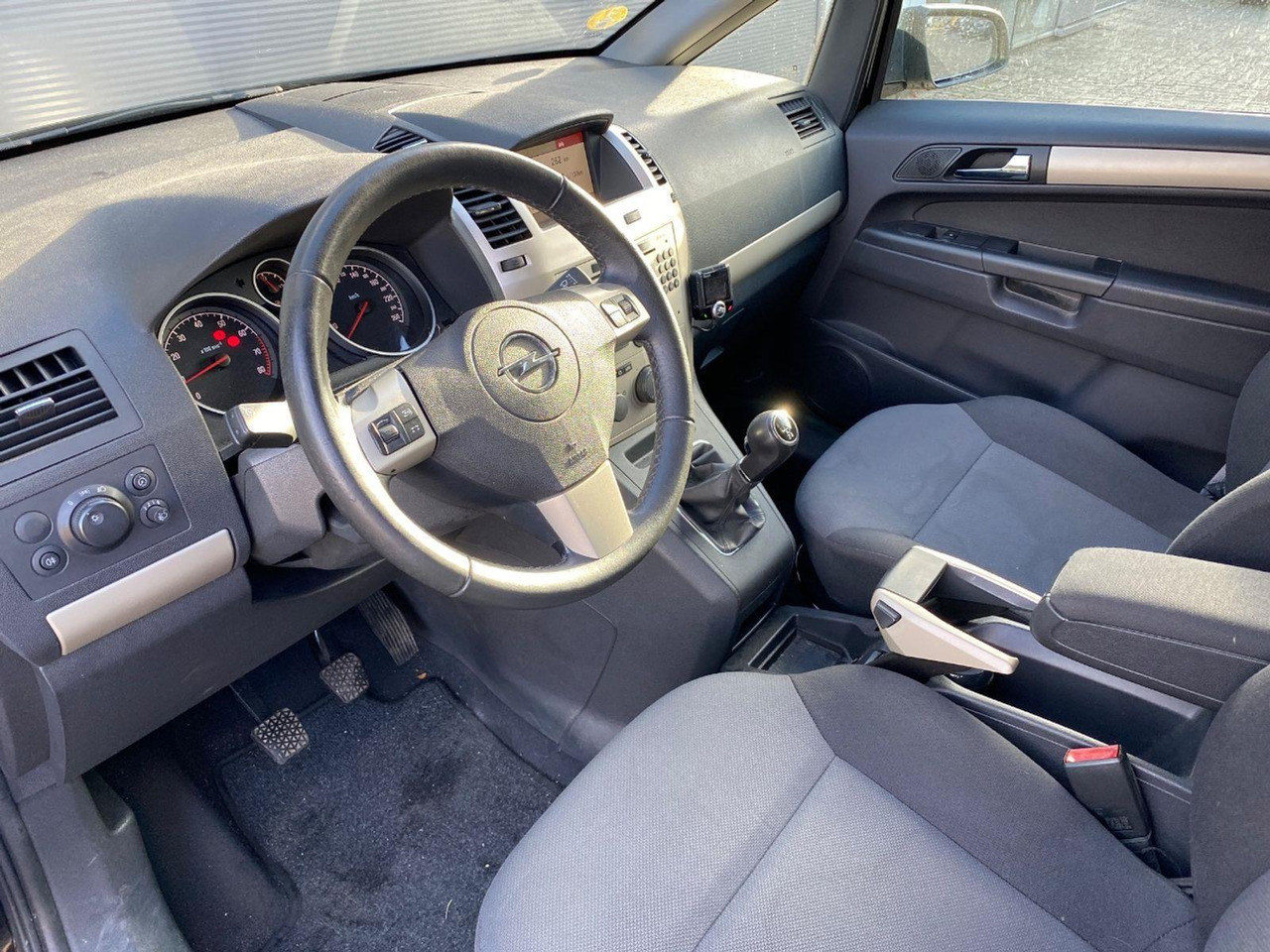 Opel Zafira 1.6 Business | 2008 | 171.131 km | 98HGX8 | NAP: Logisch - Car: picture 5 Opel Zafira 1.6 Business | 2008 | 171.131 km | 98HGX8 | NAP: Logisch - Car: picture 5