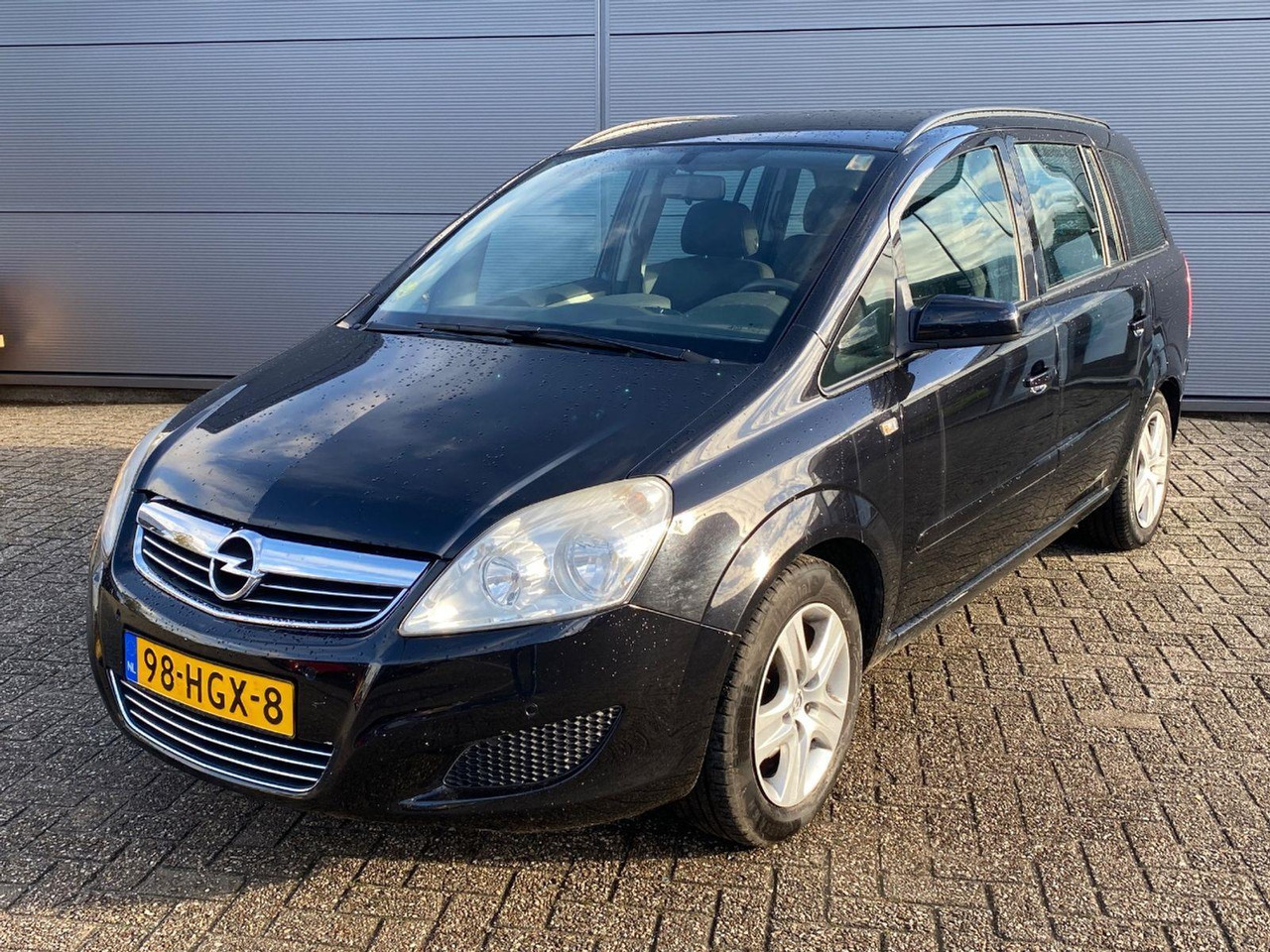 Opel Zafira 1.6 Business | 2008 | 171.131 km | 98HGX8 | NAP: Logisch - Car: picture 1 Opel Zafira 1.6 Business | 2008 | 171.131 km | 98HGX8 | NAP: Logisch - Car: picture 1