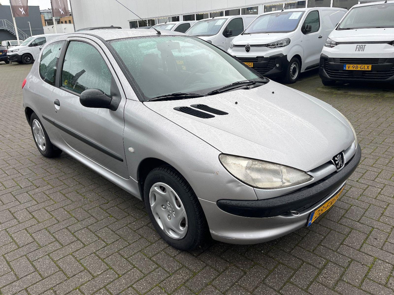 Peugeot 206 1.1 XR | 2000 | 69.922 km | 28FRBN | NAP: Logisch - Hatchback: picture 2 Peugeot 206 1.1 XR | 2000 | 69.922 km | 28FRBN | NAP: Logisch - Hatchback: picture 2
