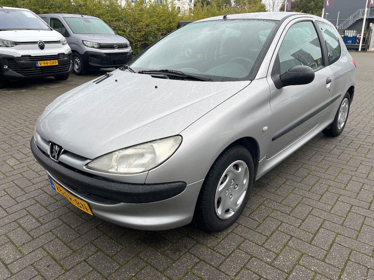 Peugeot 206 1.1 XR | 2000 | 69.922 km | 28FRBN | NAP: Logisch - Hatchback: picture 1 Peugeot 206 1.1 XR | 2000 | 69.922 km | 28FRBN | NAP: Logisch - Hatchback: picture 1