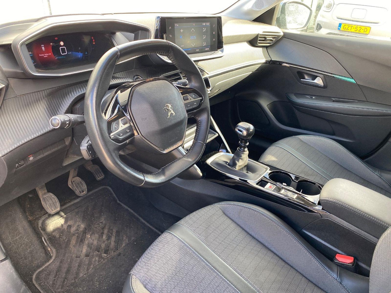 Peugeot 208 1.2 PureTech Allure | 2020 | 95.990 km | J679DD | NAP: Logisch - Hatchback: picture 5 Peugeot 208 1.2 PureTech Allure | 2020 | 95.990 km | J679DD | NAP: Logisch - Hatchback: picture 5