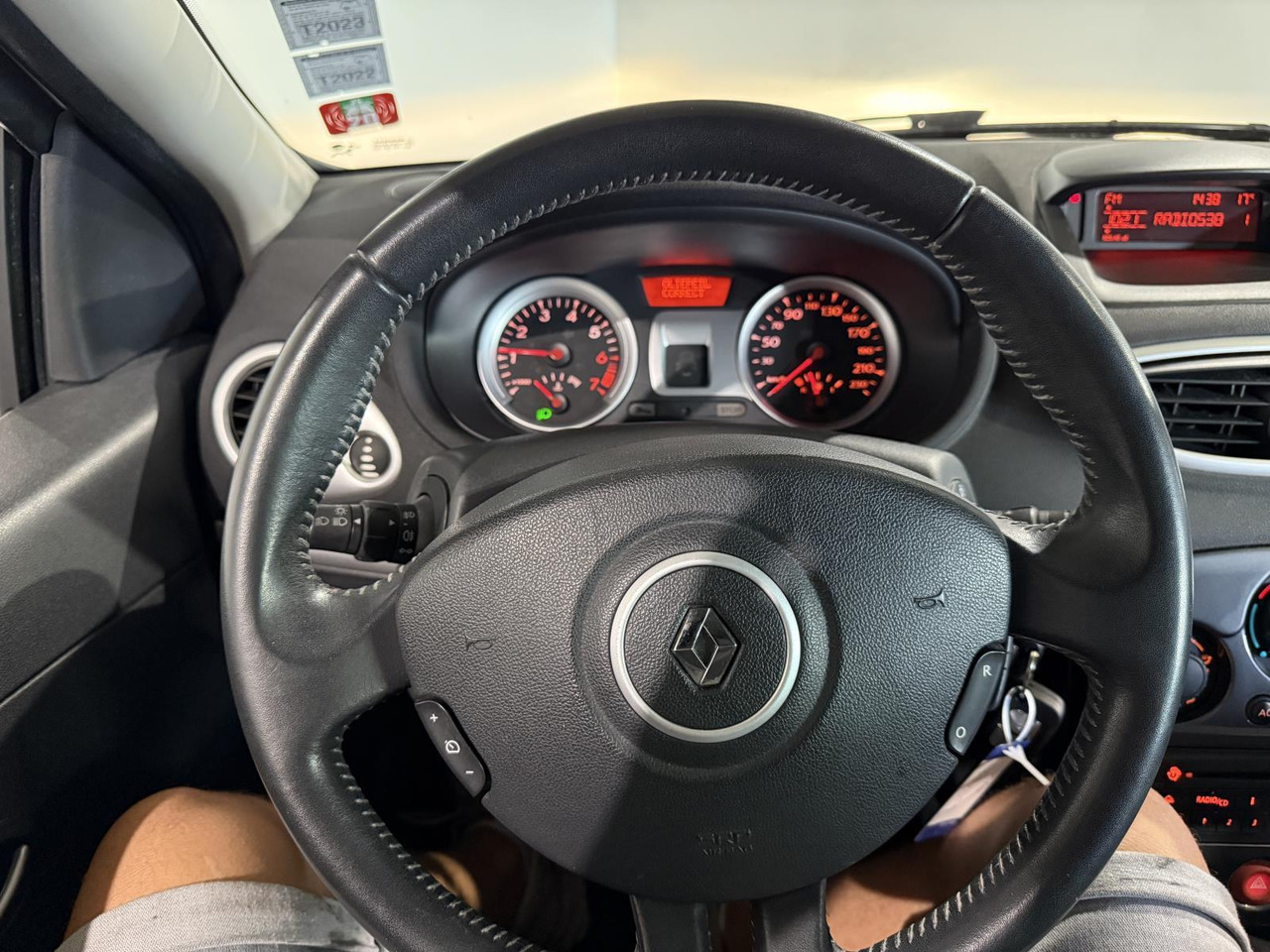 Renault Clio 1.2 TCe Collection | 2012 | 179.266 km | 15-ZDF-9 - Hatchback: picture 4 Renault Clio 1.2 TCe Collection | 2012 | 179.266 km | 15-ZDF-9 - Hatchback: picture 4