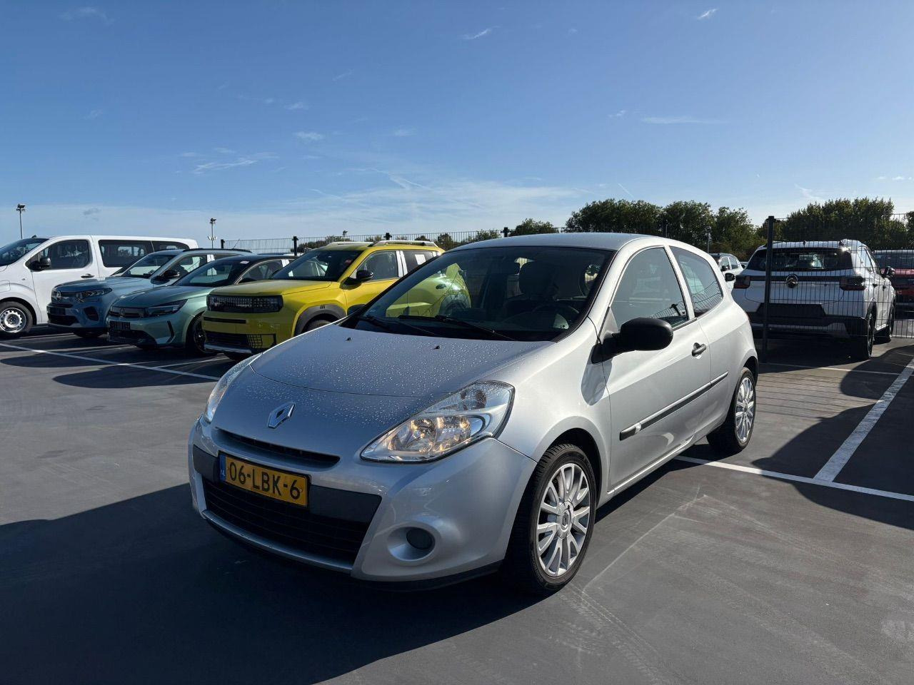 Hatchback Renault Clio 1.2 TCe Special Line | 2010 | 130.181 km | 06LBK6 | NAP: Logisch: picture 1