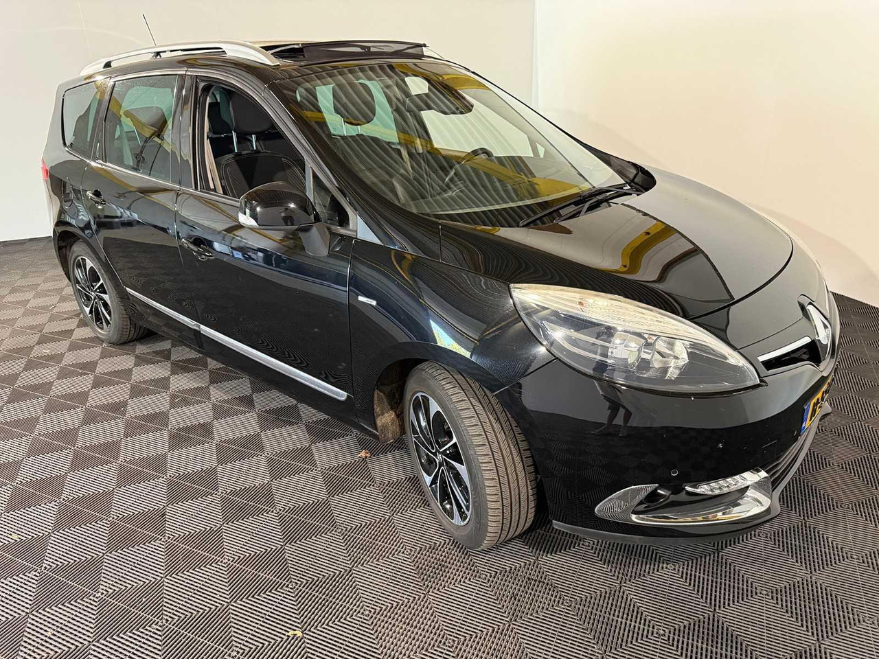 Renault Grand Scénic 1.2 Tce Bose | 2016 | 118.319 km | H-596-NV - Car: picture 5 Renault Grand Scénic 1.2 Tce Bose | 2016 | 118.319 km | H-596-NV - Car: picture 5