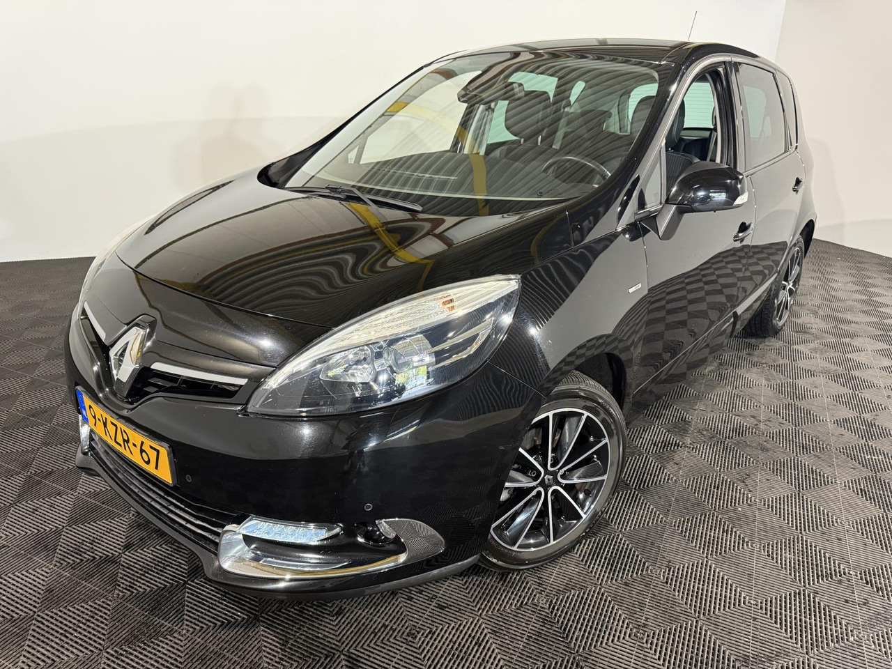 Renault | Scénic | 1.2 TCe Bose | 2013 | 103.433 km | 9KZR67 | Logisch - Car: picture 1 Renault | Scénic | 1.2 TCe Bose | 2013 | 103.433 km | 9KZR67 | Logisch - Car: picture 1