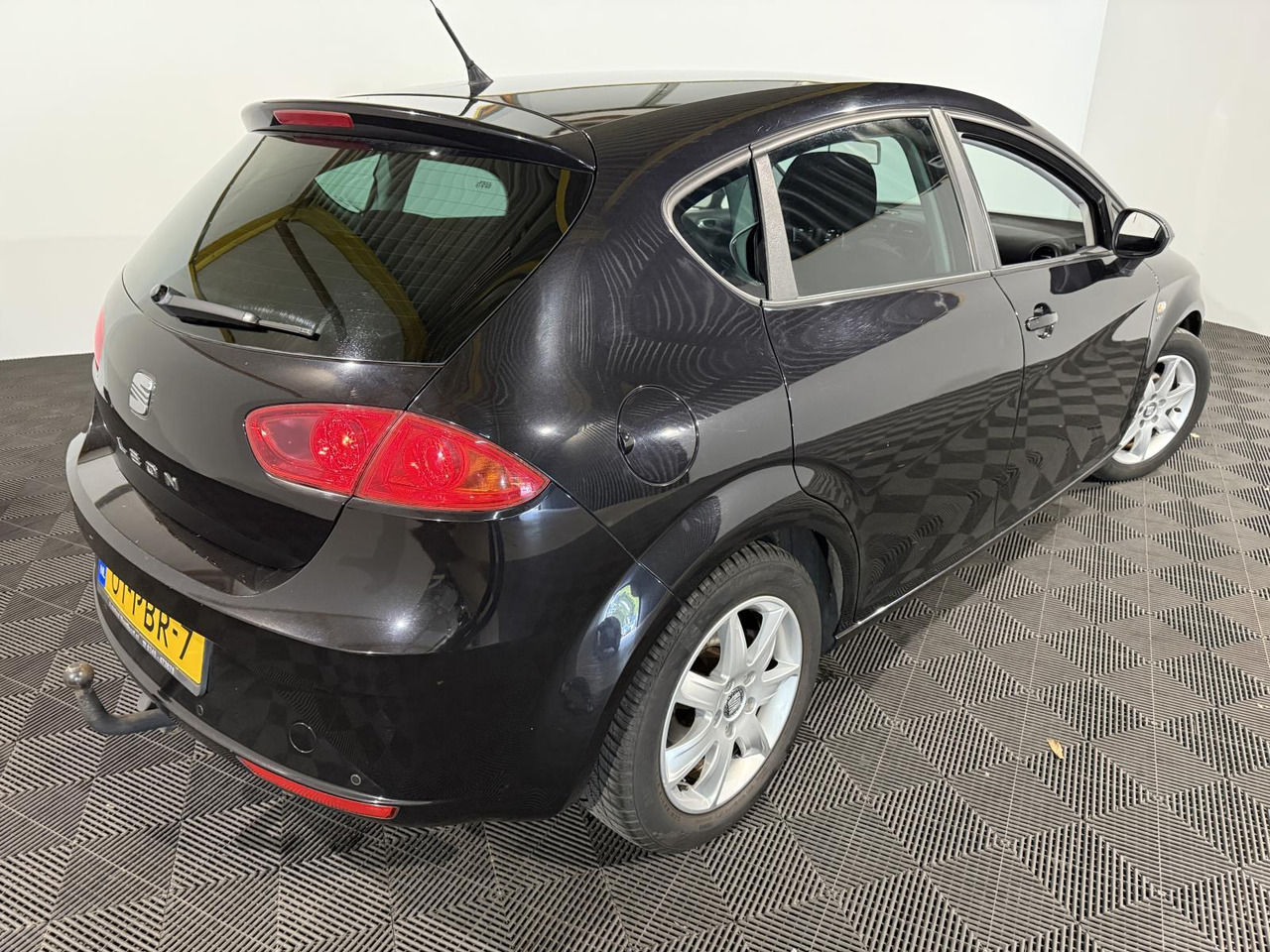 SEAT | Leon | 1.2 TSI Good Stuff | 2011 | 180.589 km | 01PBR7 | Logisch - Hatchback: picture 5 SEAT | Leon | 1.2 TSI Good Stuff | 2011 | 180.589 km | 01PBR7 | Logisch - Hatchback: picture 5