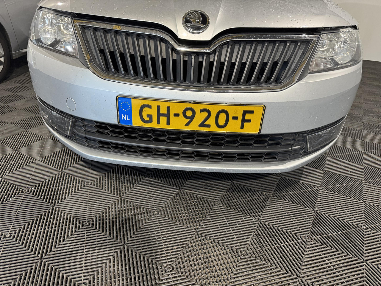 Skoda Rapid Spaceback 1.2 TSI Greentech Ambition Businessline | 2015 | 274.606 km |GH-920-F - Hatchback: picture 5 Skoda Rapid Spaceback 1.2 TSI Greentech Ambition Businessline | 2015 | 274.606 km |GH-920-F - Hatchback: picture 5