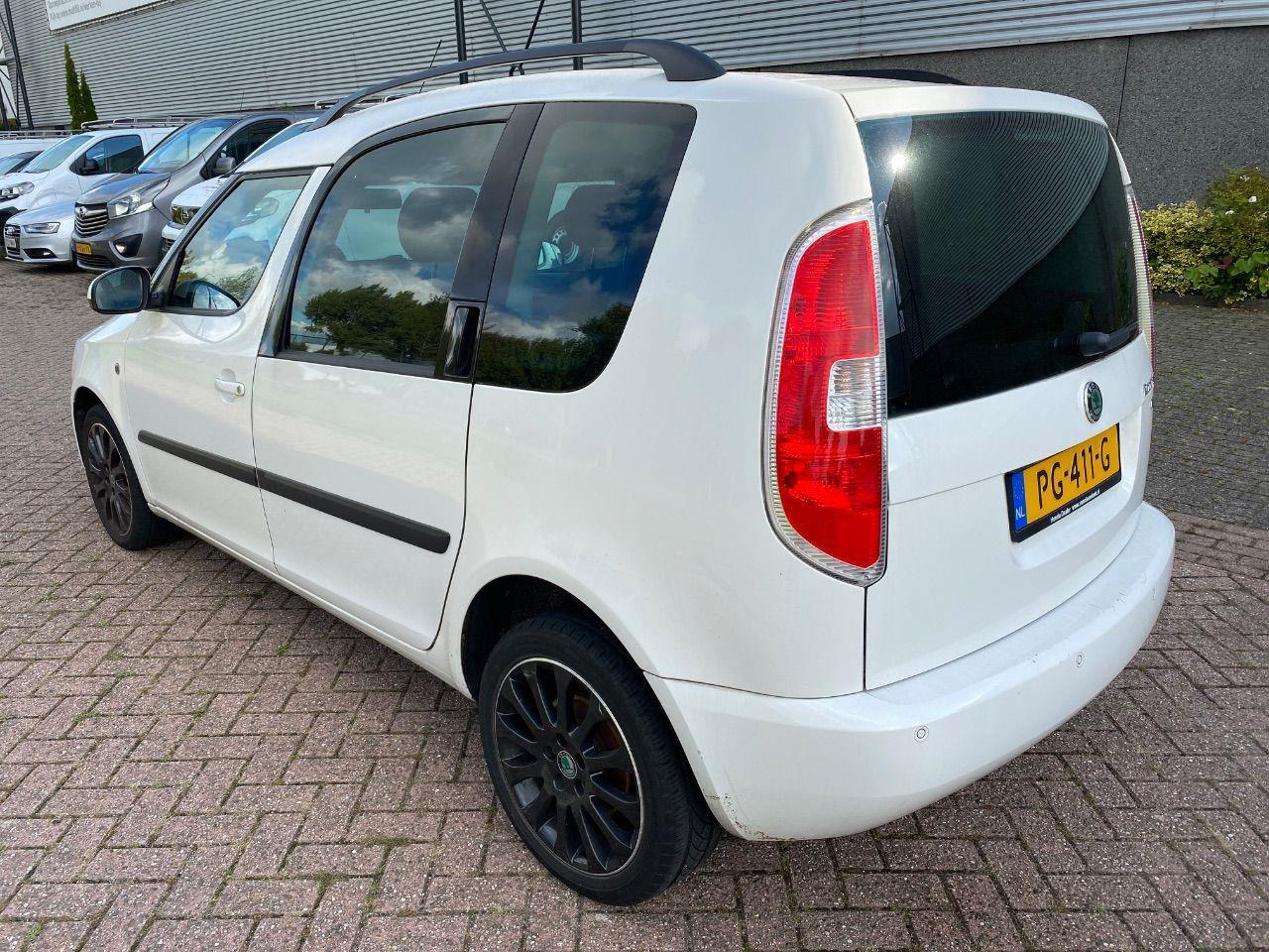 Skoda Roomster 1.2 Go | 2010 | 174.028 km | PG411G | NAP: Geen oordeel - Car: picture 3 Skoda Roomster 1.2 Go | 2010 | 174.028 km | PG411G | NAP: Geen oordeel - Car: picture 3
