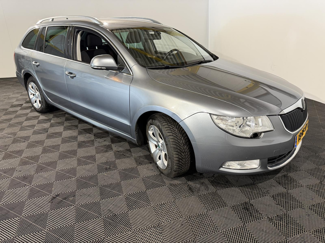 Skoda Superb Combi 1.4 TSI Gr Amb Bus | 2012 | 235.719 km | 73-TFG-7 - Car: picture 3 Skoda Superb Combi 1.4 TSI Gr Amb Bus | 2012 | 235.719 km | 73-TFG-7 - Car: picture 3