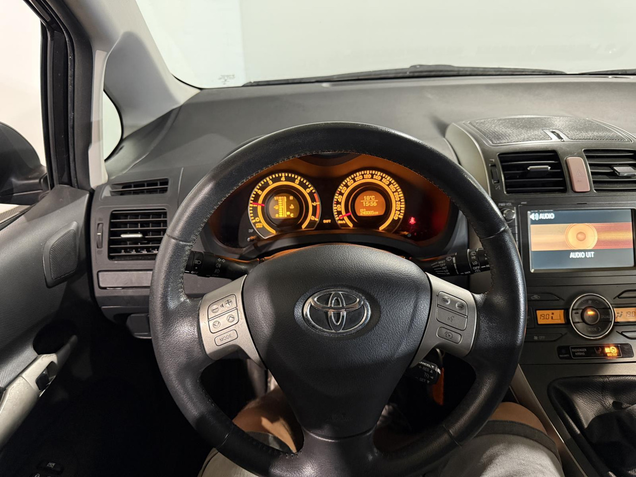 Toyota Auris 1.6-16V Sol Business 25-HHD-6 - Car: picture 3 Toyota Auris 1.6-16V Sol Business 25-HHD-6 - Car: picture 3
