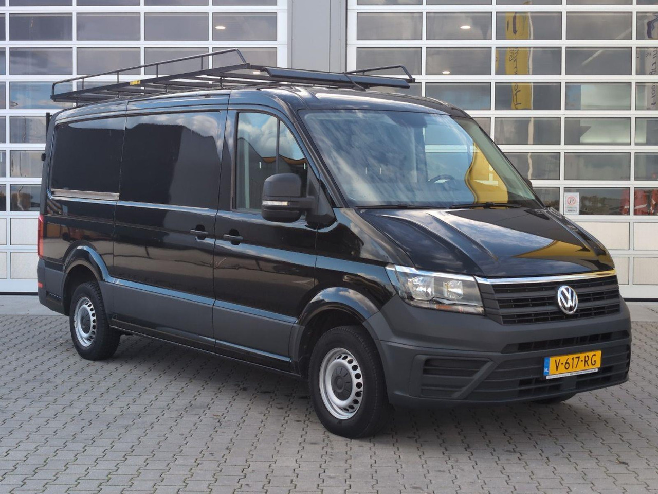 Volkswagen Crafter 30 2.0 TDI L3H2 Trendline | 2018 | 101.985 km | V617RG | NAP: Logisch - Panel van: picture 2 Volkswagen Crafter 30 2.0 TDI L3H2 Trendline | 2018 | 101.985 km | V617RG | NAP: Logisch - Panel van: picture 2