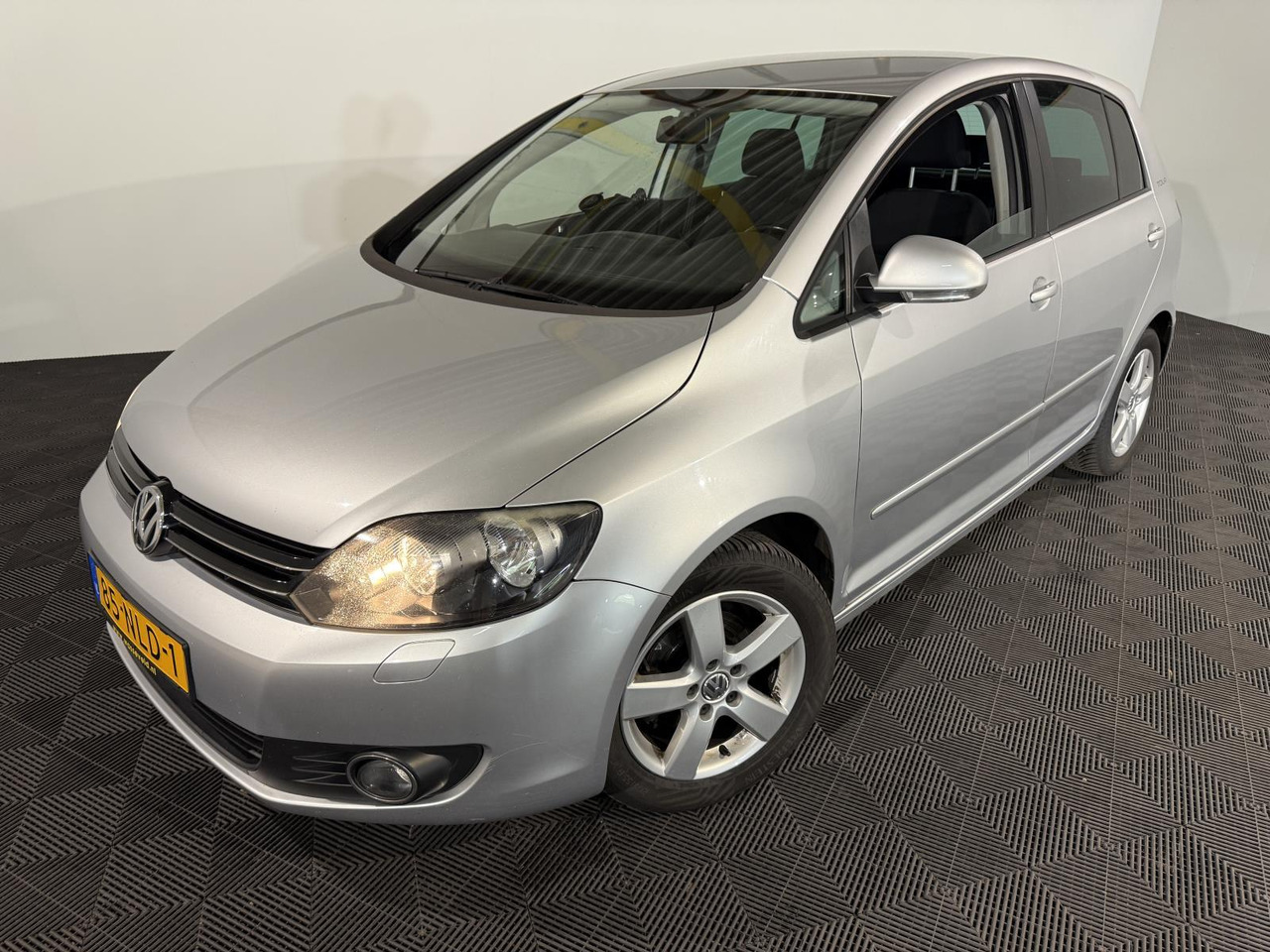 Volkswagen Golf Plus 1.2 TSI Tour II BlueMotion | 2010 | 184.829 km | 85-NLD-1 - Car: picture 1 Volkswagen Golf Plus 1.2 TSI Tour II BlueMotion | 2010 | 184.829 km | 85-NLD-1 - Car: picture 1