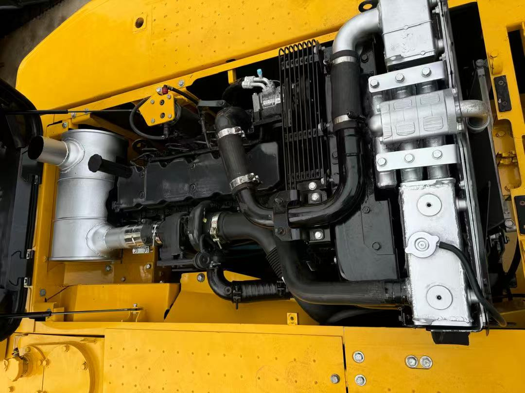 KOMATSU PC220 - Crawler excavator: picture 3 KOMATSU PC220 - Crawler excavator: picture 3