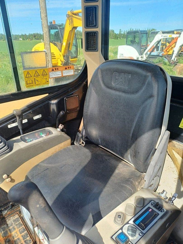 Mini excavator CAT 304cr Kallistuvalla liittimellä: picture 13