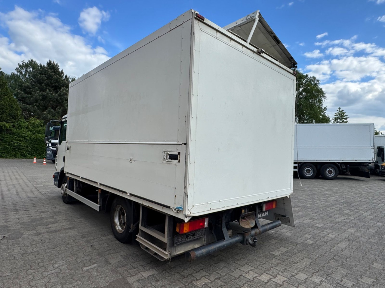 MAN TGL 8.180/2xAHK/Zertifikat/Schwenkwand - Beverage truck: picture 3 MAN TGL 8.180/2xAHK/Zertifikat/Schwenkwand - Beverage truck: picture 3