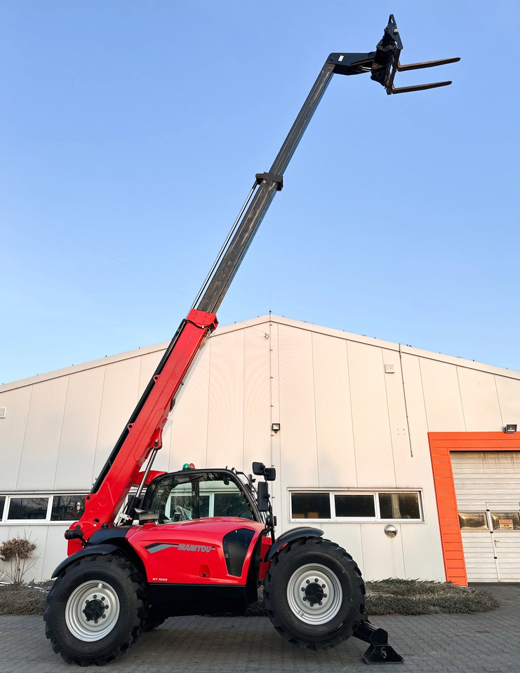 Telescopic wheel loader Manitou MT1033: picture 6