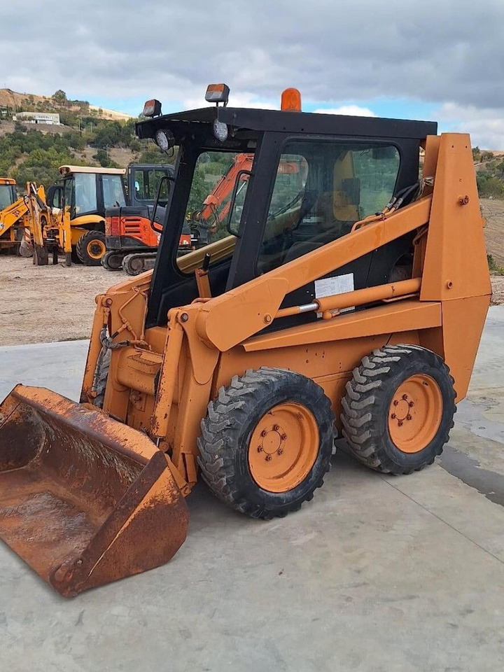 CASE 721 - Skid steer loader: picture 1 CASE 721 - Skid steer loader: picture 1