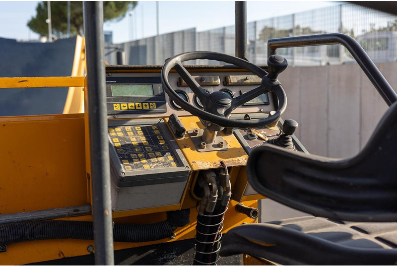 Asphalt paver Dynapac F121-4W: picture 14