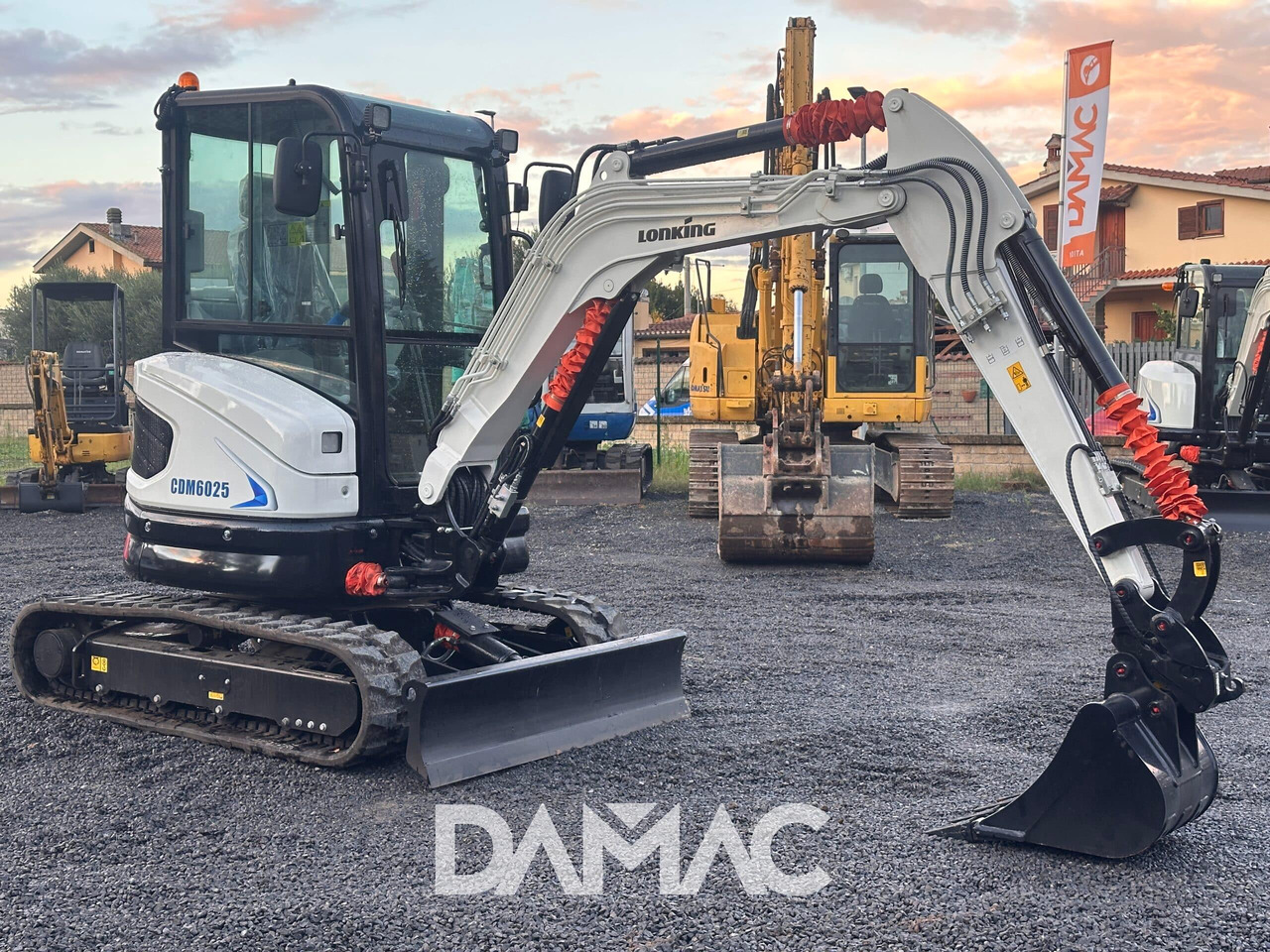 Mini excavator LONKING CDM6025: picture 1