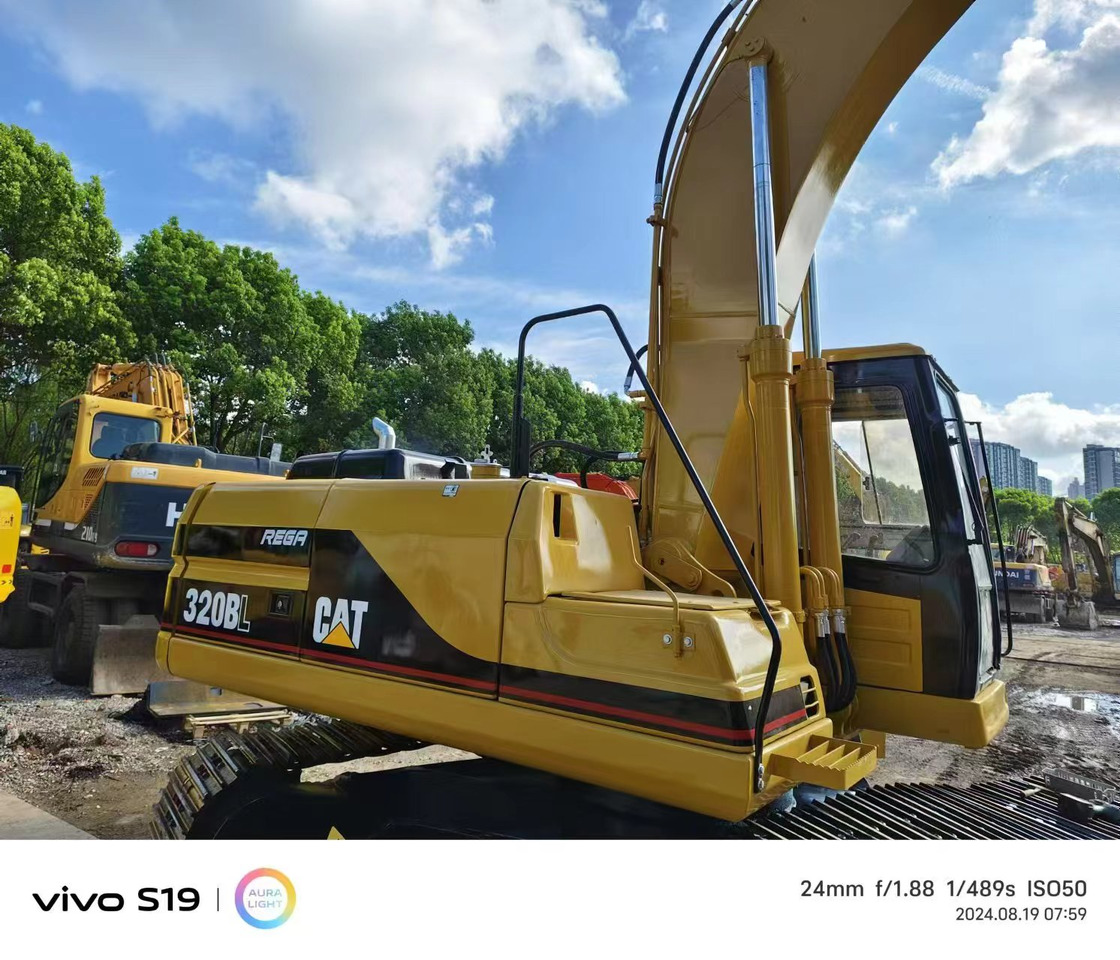 CATERPILLAR 320BL - Crawler excavator: picture 4 CATERPILLAR 320BL - Crawler excavator: picture 4