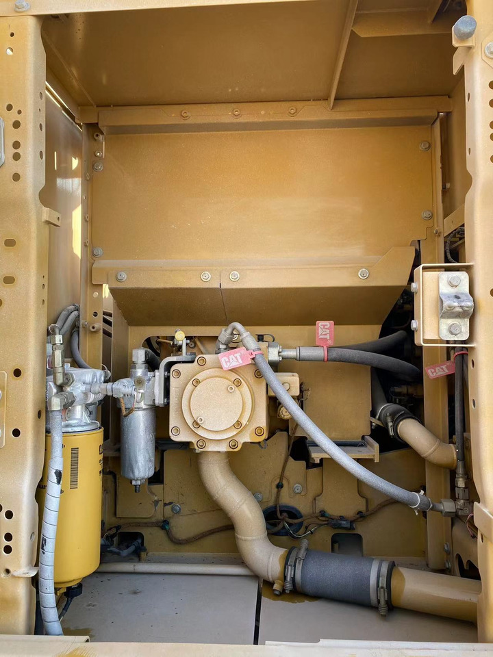 Crawler excavator CATERPILLAR 320GC: picture 13