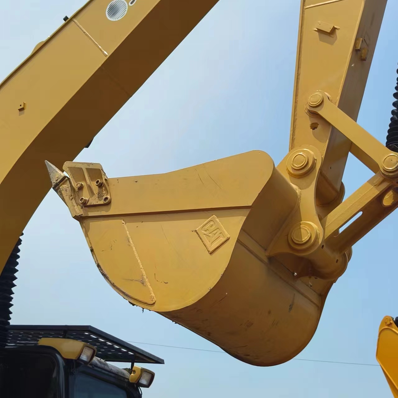 Crawler excavator CATERPILLAR 323D2L: picture 11