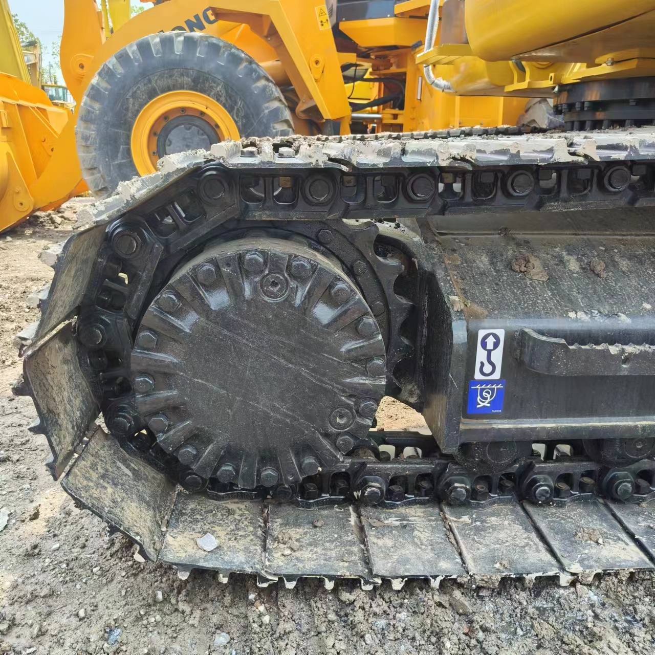 Crawler excavator CATERPILLAR 323D2L: picture 6