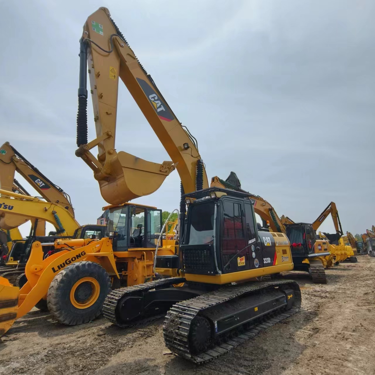 Crawler excavator CATERPILLAR 323D2L: picture 9