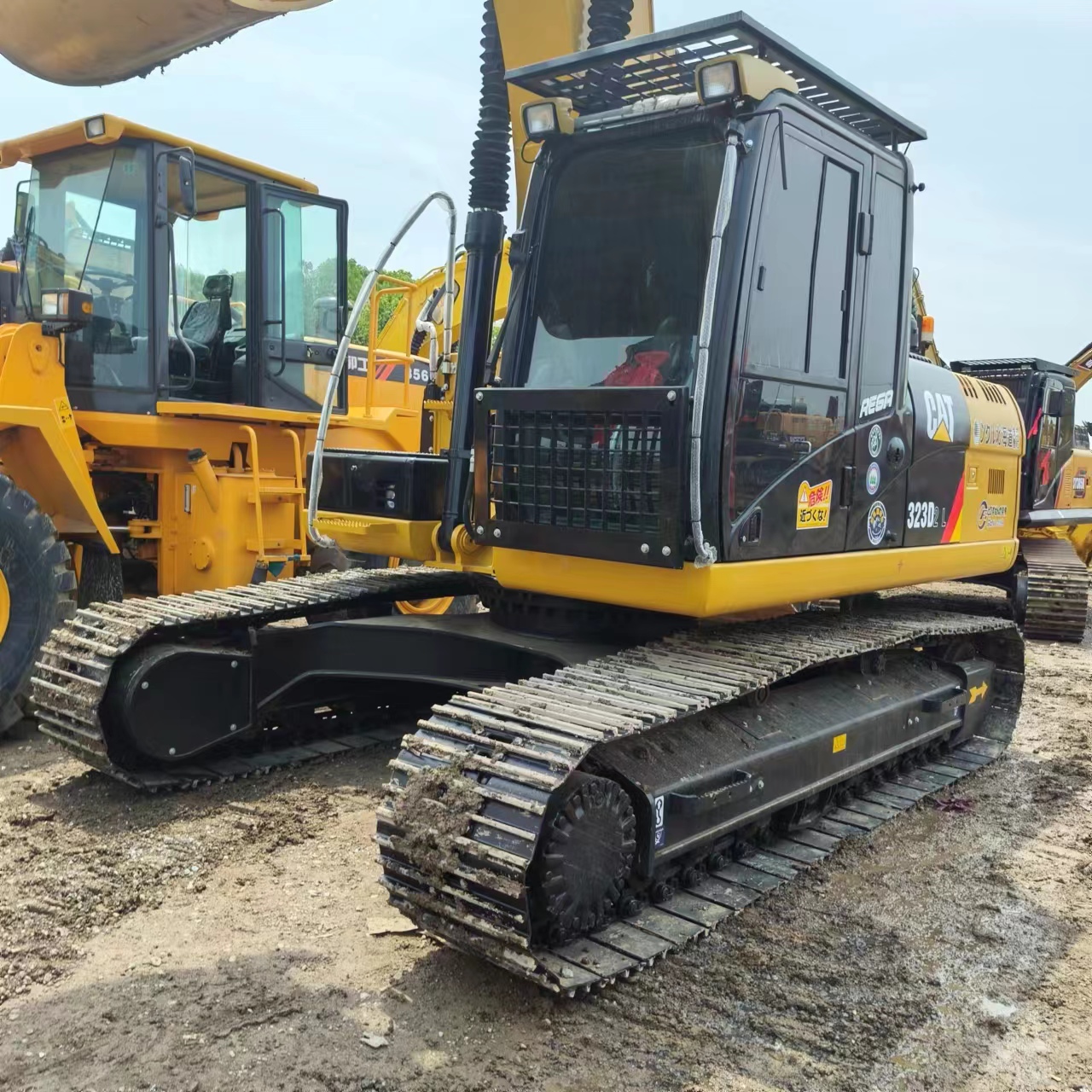 Crawler excavator CATERPILLAR 323D2L: picture 10