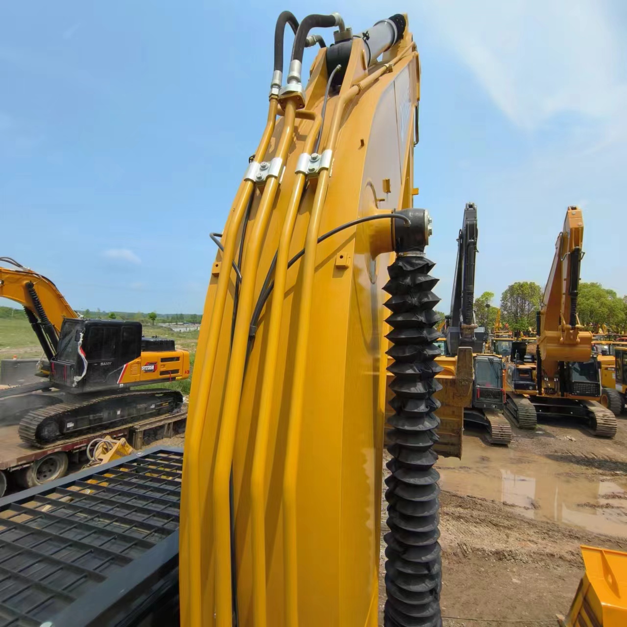 Crawler excavator CATERPILLAR 323D2L: picture 12