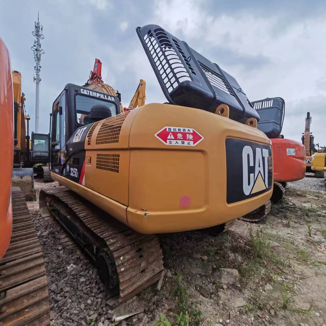 CATERPILLAR 325D2 - Crawler excavator: picture 3 CATERPILLAR 325D2 - Crawler excavator: picture 3