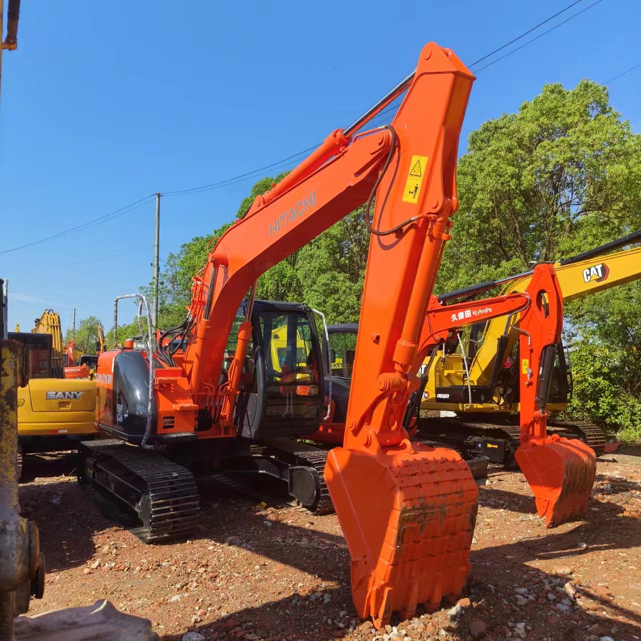 HITACHI ZX135 - Crawler excavator: picture 2 HITACHI ZX135 - Crawler excavator: picture 2