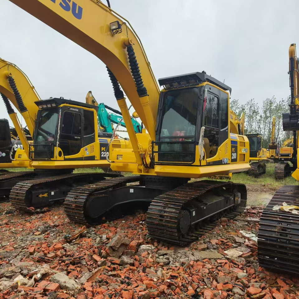 KOMATSU PC200 - Crawler excavator: picture 2 KOMATSU PC200 - Crawler excavator: picture 2