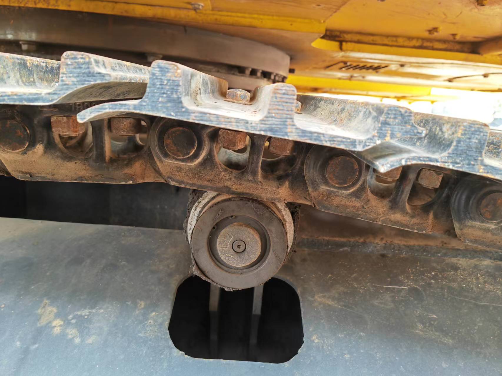 Crawler excavator KOMATSU PC200: picture 12