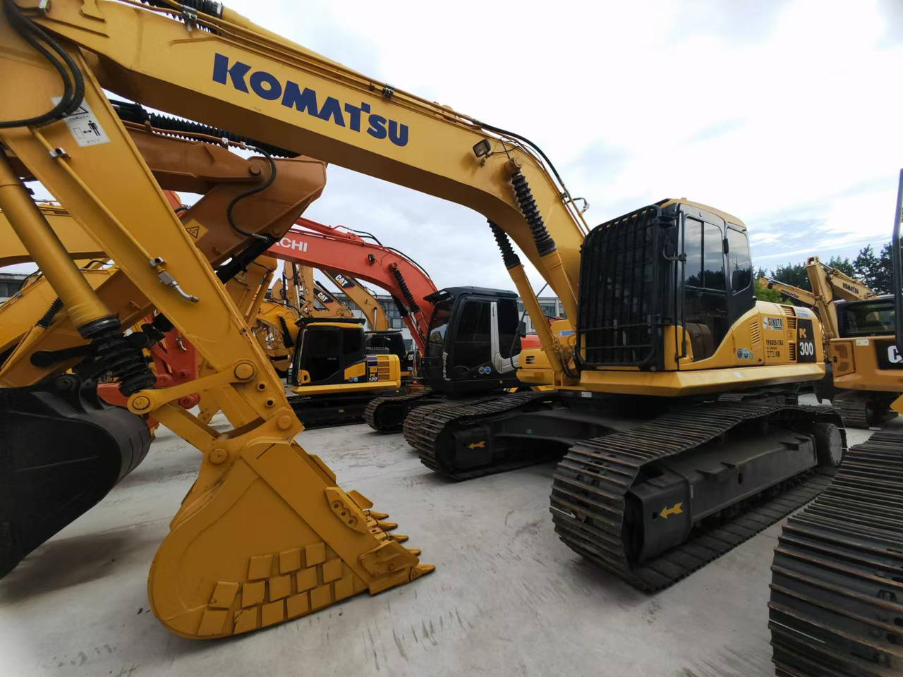 KOMATSU PC300 - Crawler excavator: picture 2 KOMATSU PC300 - Crawler excavator: picture 2