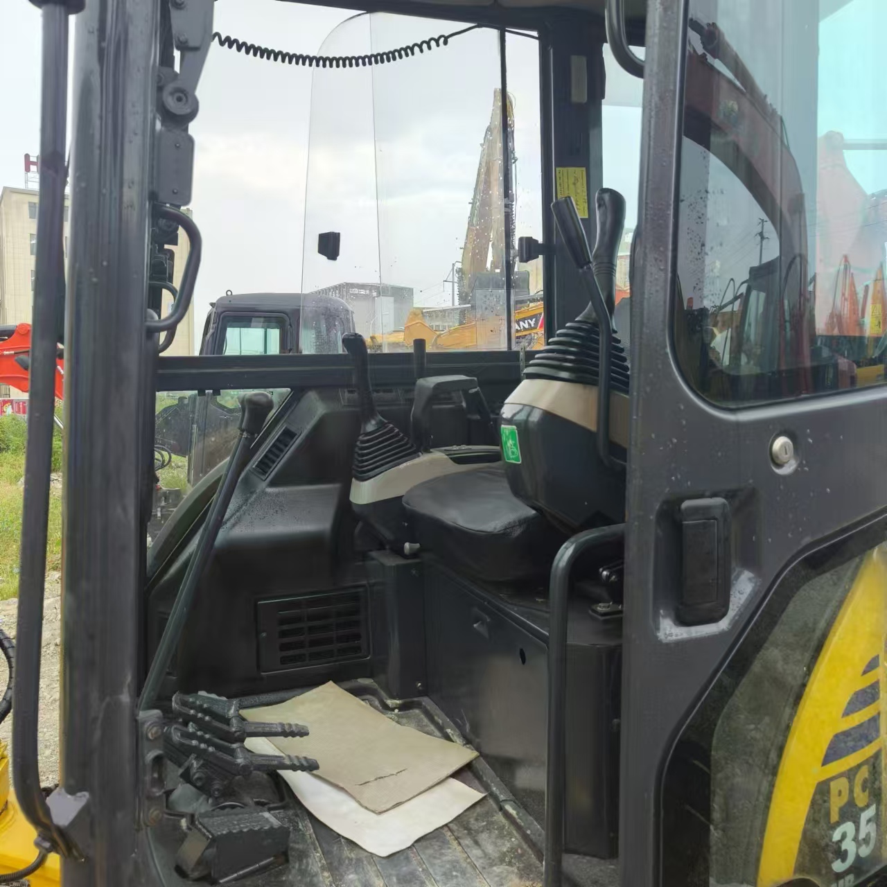 Mini excavator KOMATSU PC35: picture 12