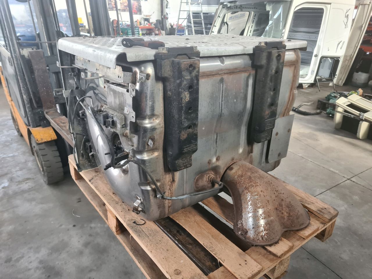 FORD KATALIZATOR TŁUMIK DPF FILTR FORD F-MAX CARGO 500 EURO 6 - Muffler for Truck: picture 4 FORD KATALIZATOR TŁUMIK DPF FILTR FORD F-MAX CARGO 500 EURO 6 - Muffler for Truck: picture 4